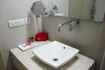 Oyo Premium Rajouri Garden Janta Market Nueva Delhi Exterior foto