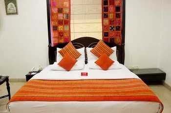 Oyo Premium Rajouri Garden Janta Market Nueva Delhi Exterior foto